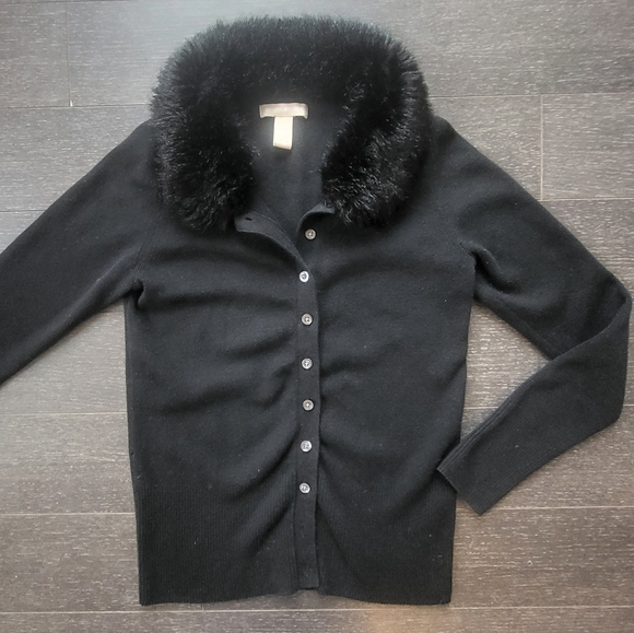Banana Republic Vintage Women Black Faux Fur Collar Button Cardigan Top - Picture 2 of 8